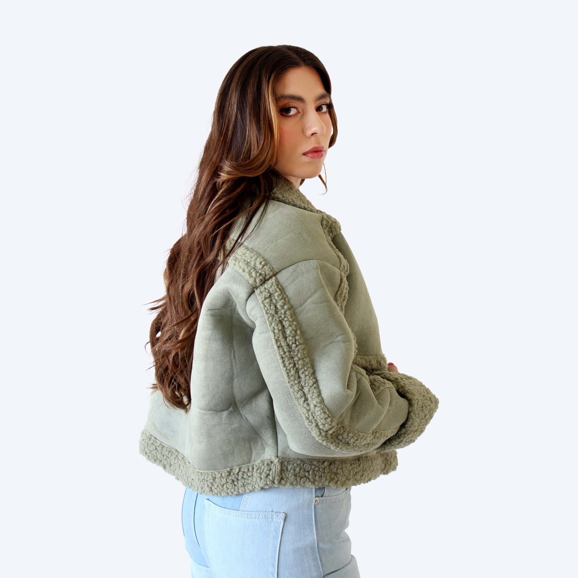 Cazadora verde estilo borrego
