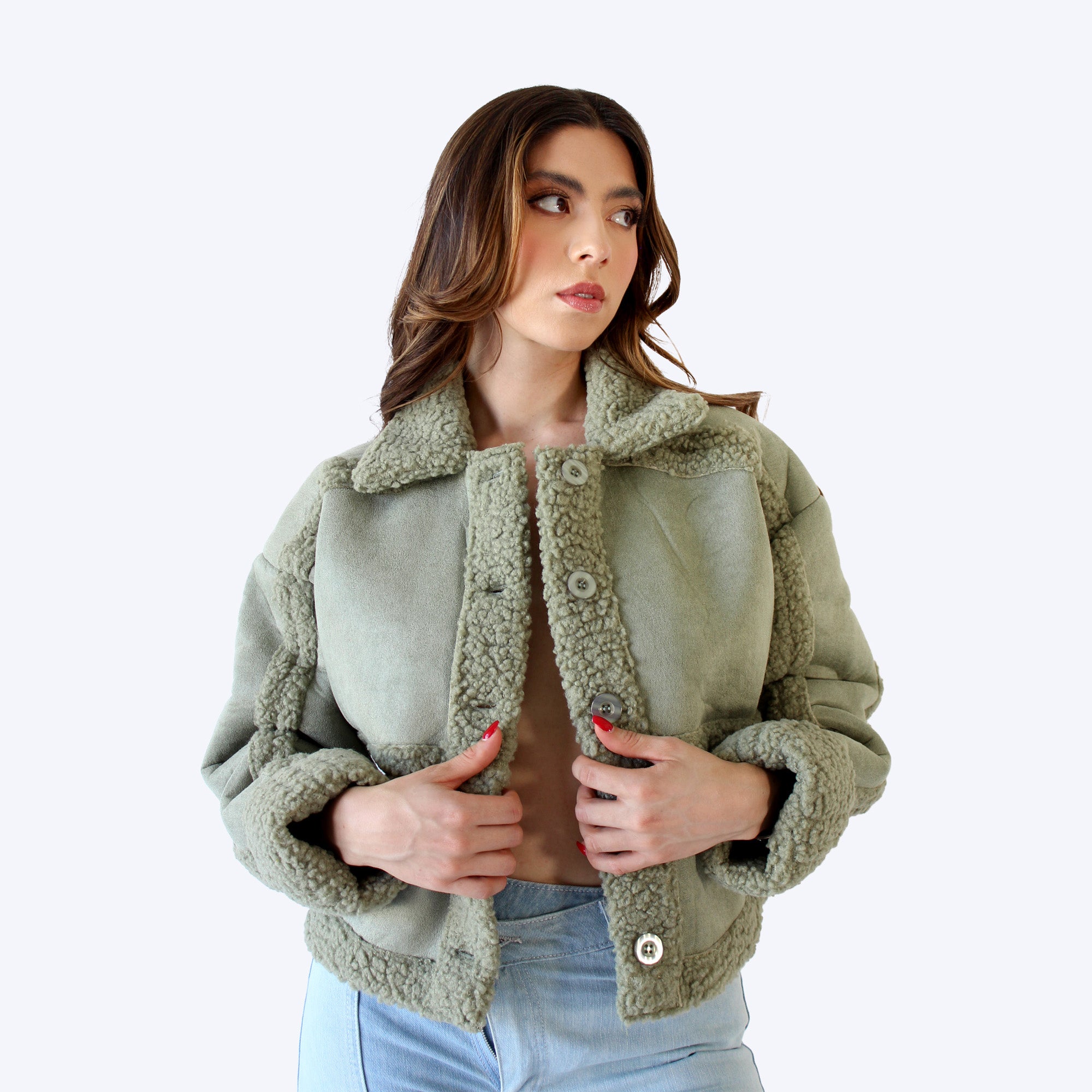 Cazadora verde estilo borrego