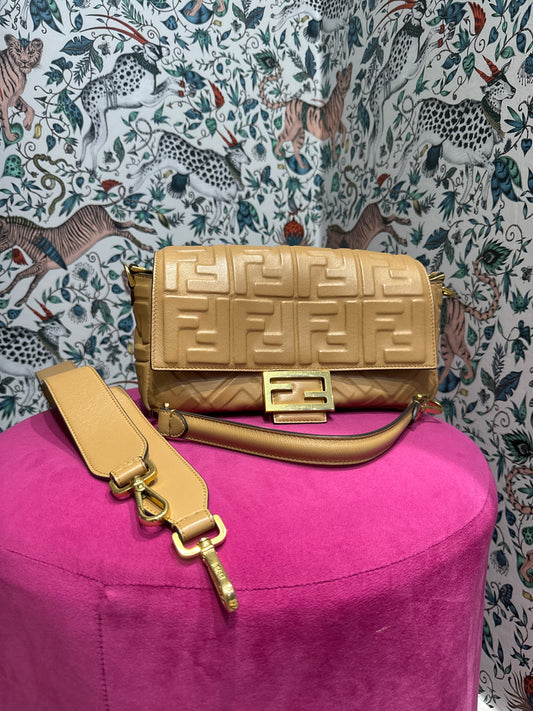 Bagguete fendi camel