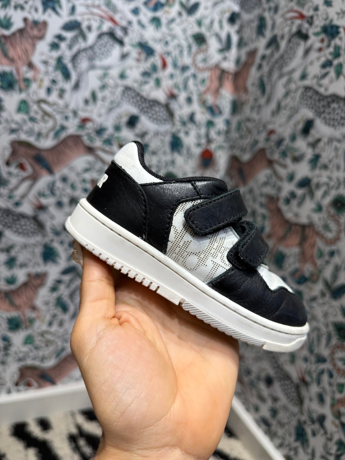 Dior niño 23 blanco y gris