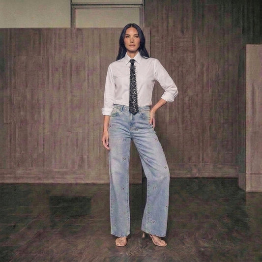 Camisa blanca con corbata