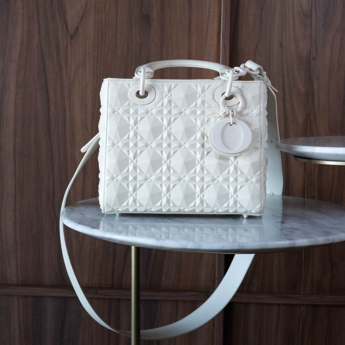 Lady Dior mediana blanca geométrica Cannage