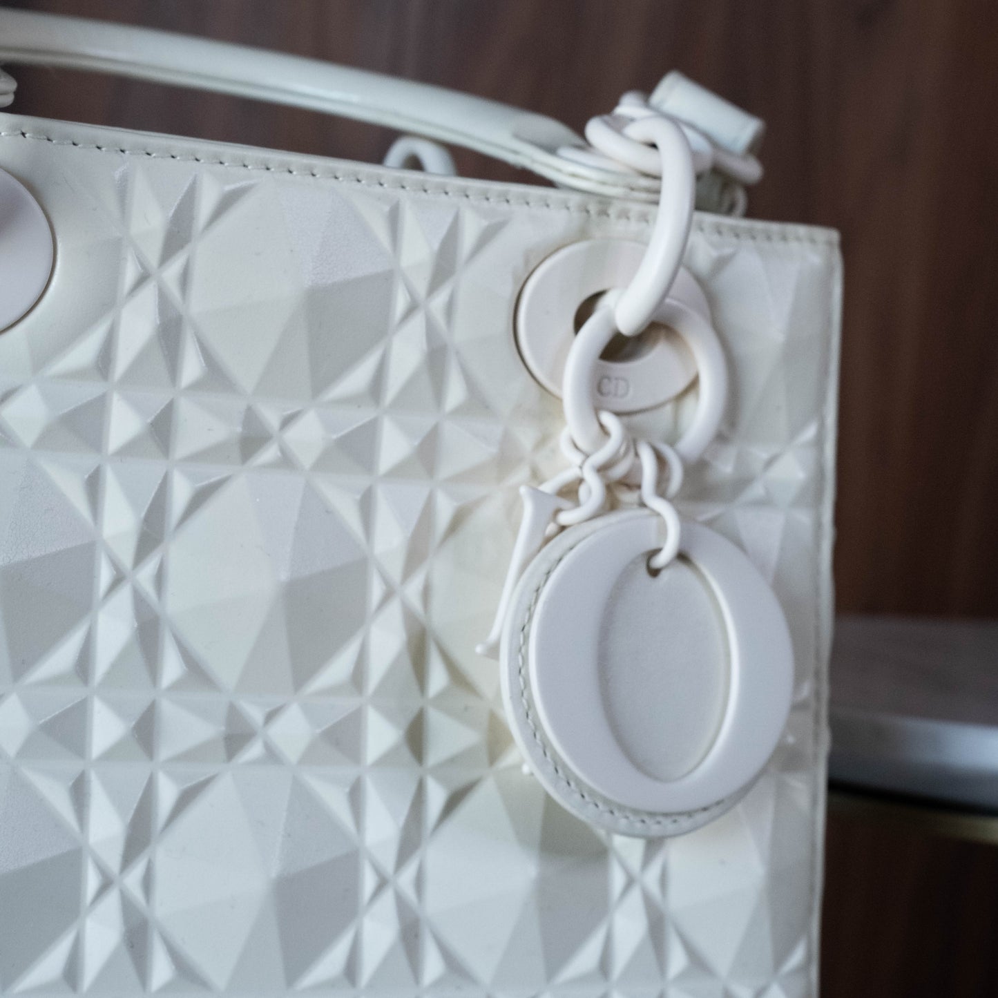 Lady Dior mediana blanca geométrica Cannage