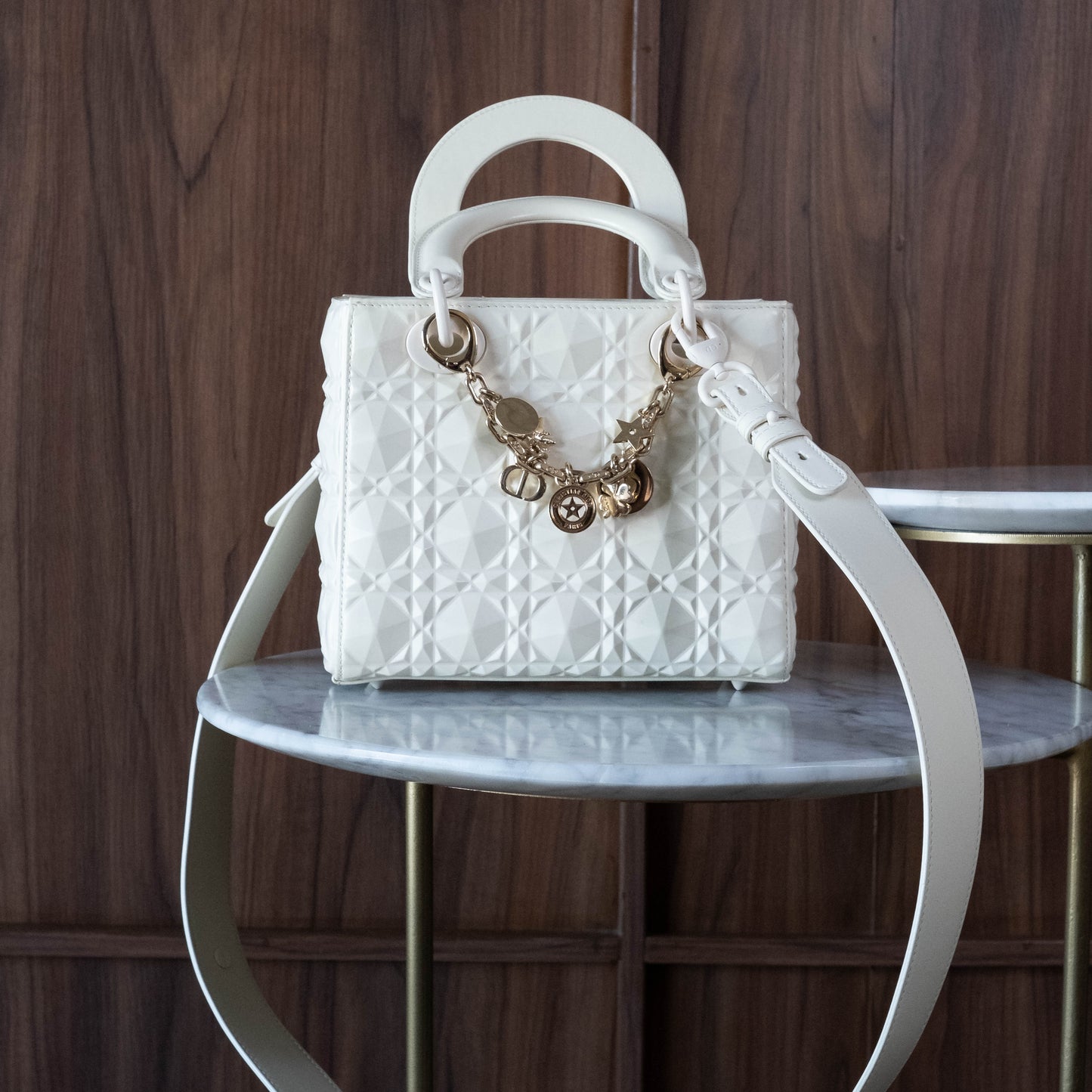 Lady Dior mediana blanca geométrica Cannage