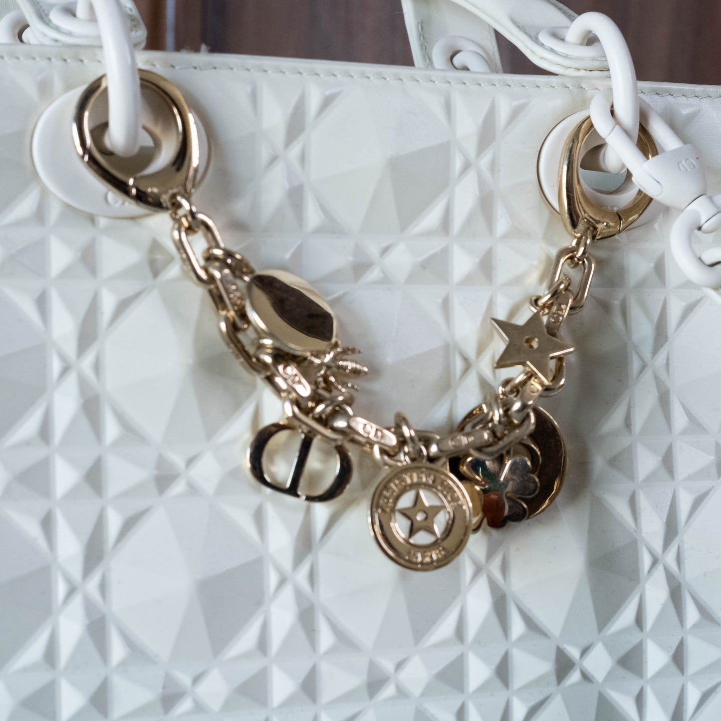Lady Dior mediana blanca geométrica Cannage