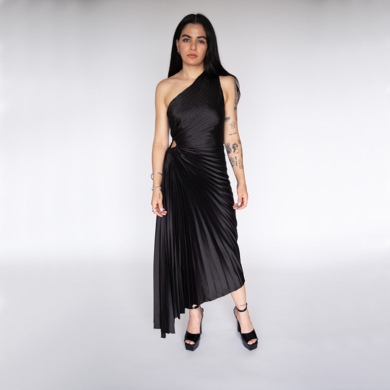 VESTIDO PLIZADO NEGRO