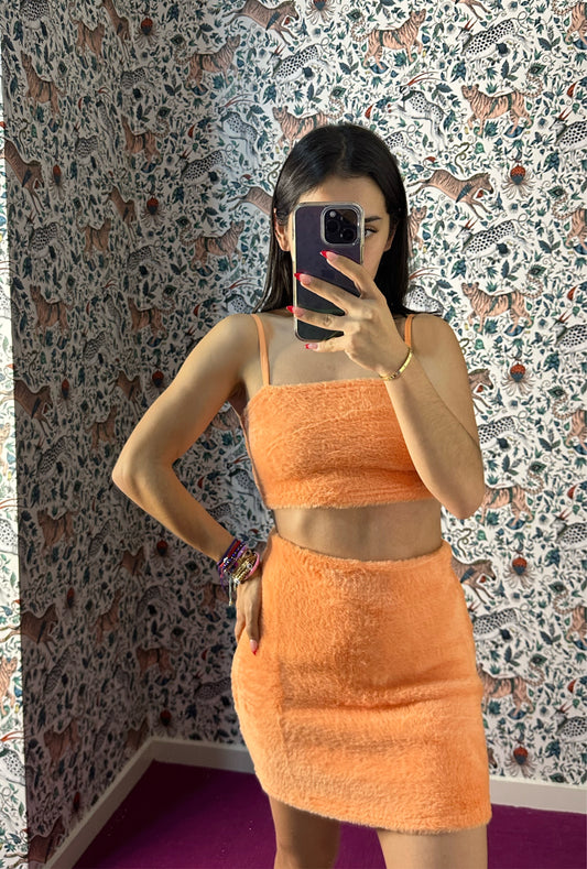 Conjunto peludito naranja